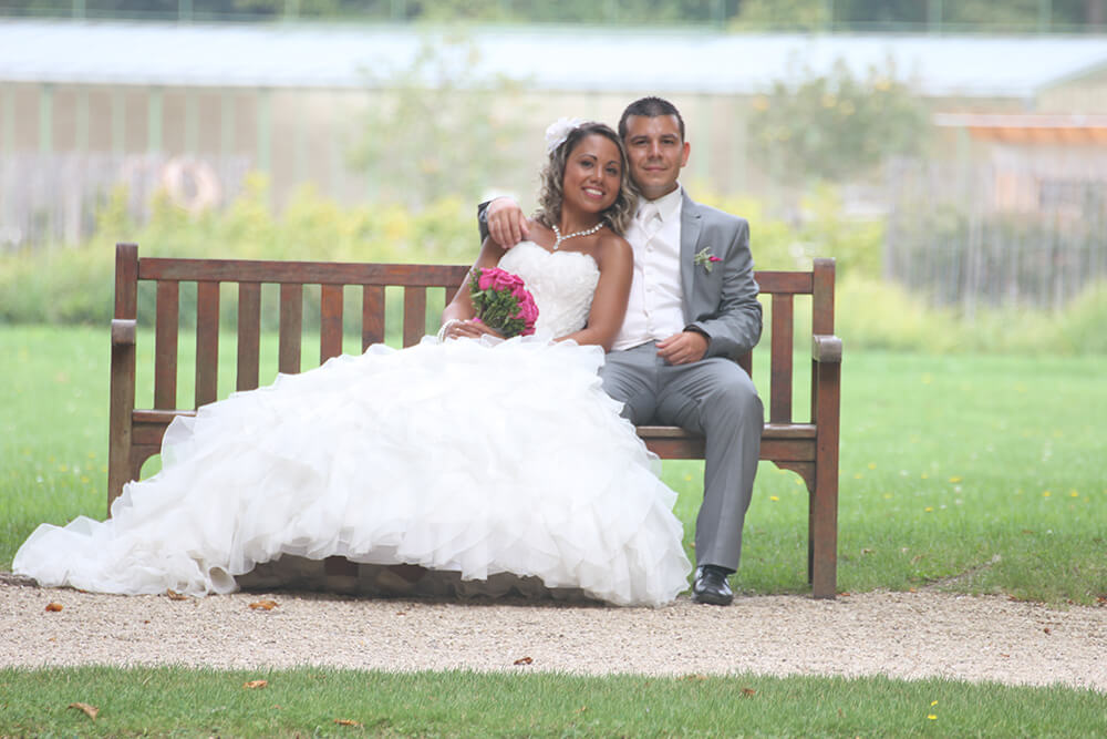 Photo de couple sur un banc abbaye de Royaumont